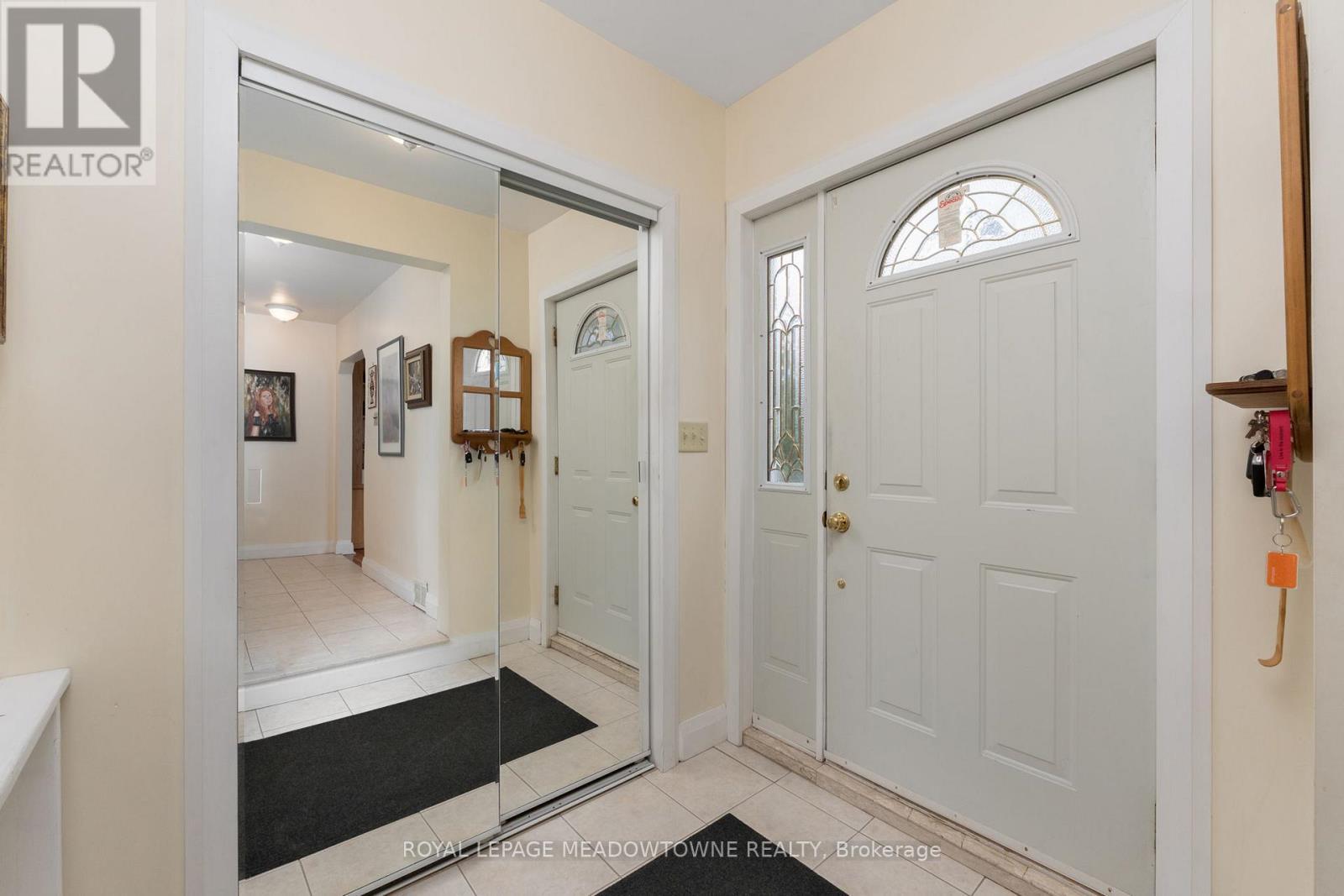 












208 MARTIN STREET

,
King,




Ontario
L7B1J5

