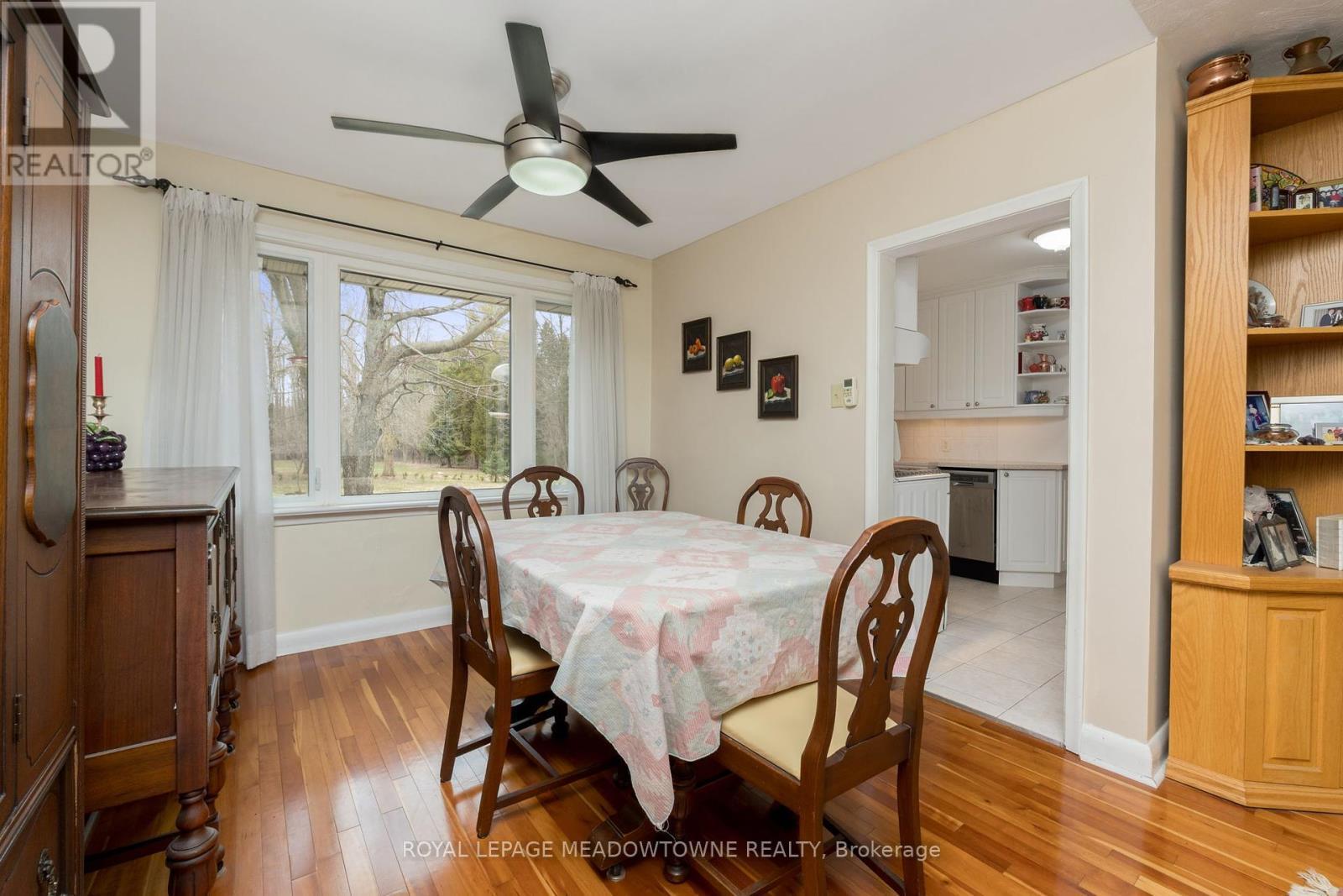 












208 MARTIN STREET

,
King,




Ontario
L7B1J5

