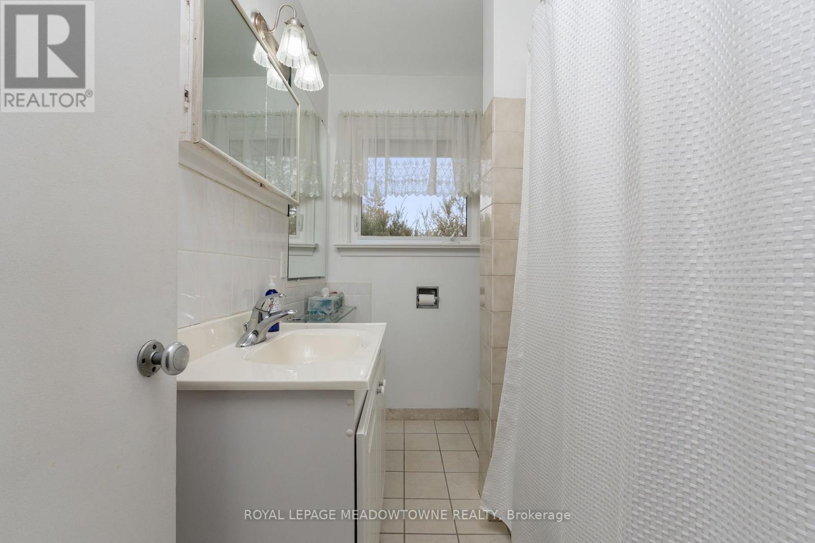 












208 MARTIN STREET

,
King,




Ontario
L7B1J5

