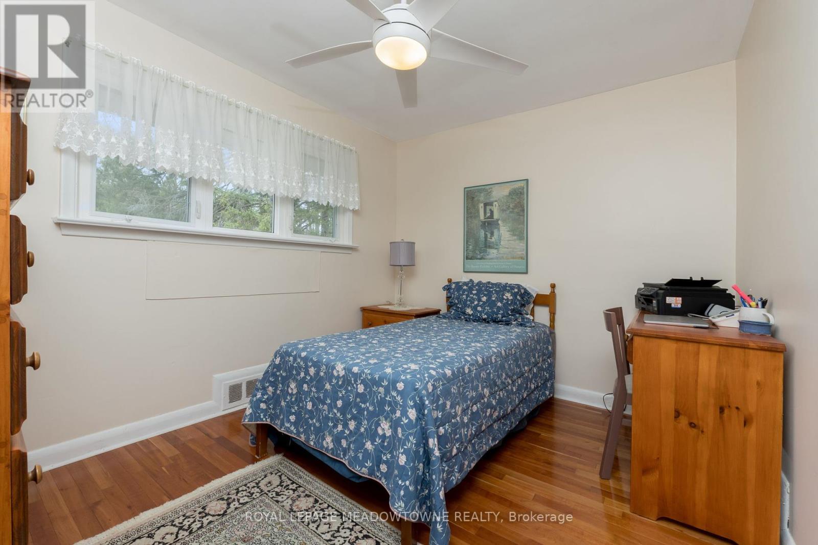 












208 MARTIN STREET

,
King,




Ontario
L7B1J5

