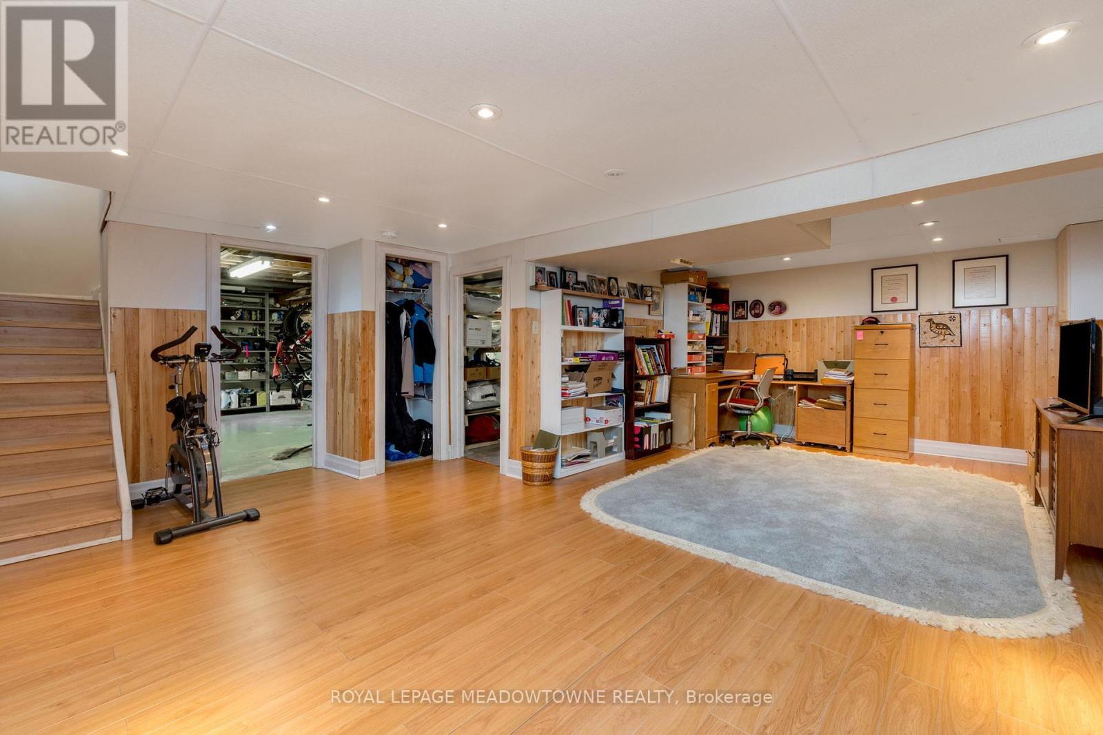 












208 MARTIN STREET

,
King,




Ontario
L7B1J5

