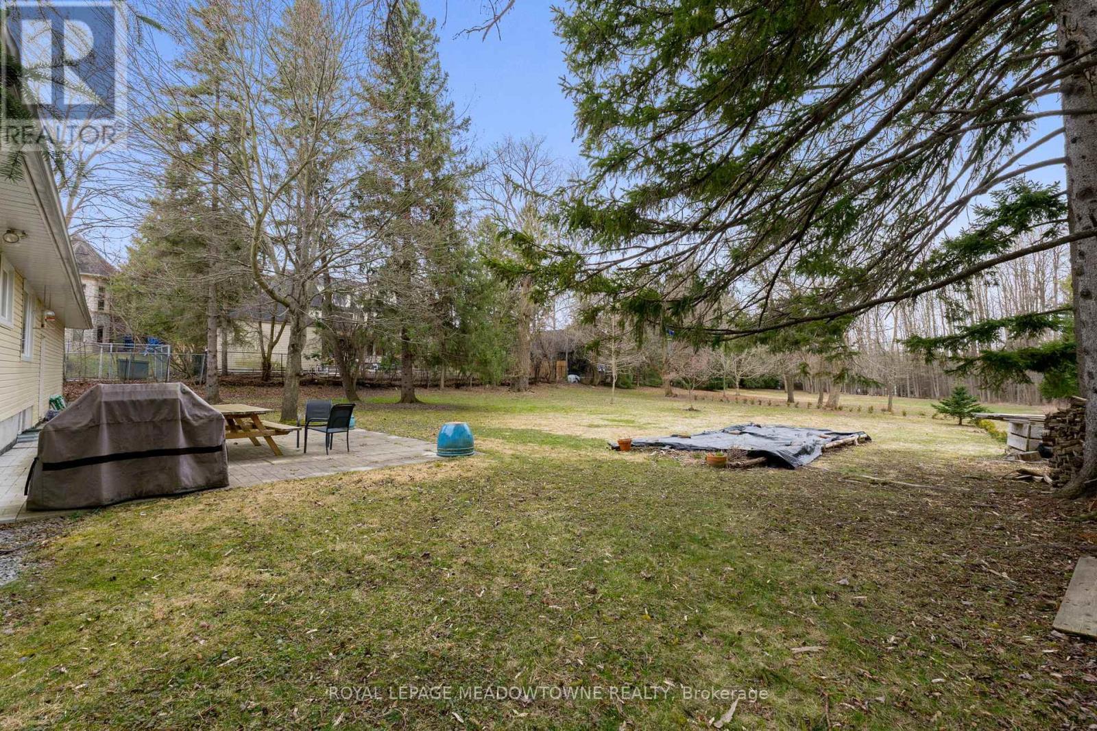 












208 MARTIN STREET

,
King,




Ontario
L7B1J5

