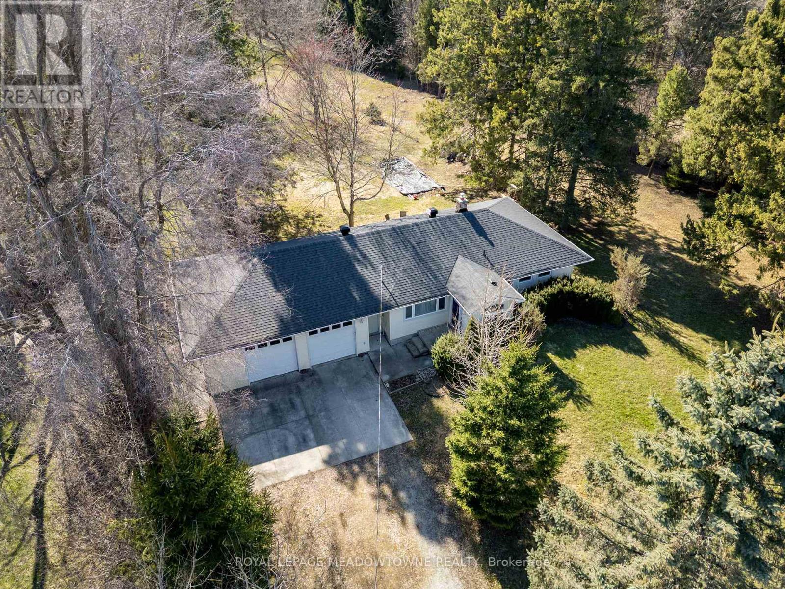 












208 MARTIN STREET

,
King,




Ontario
L7B1J5

