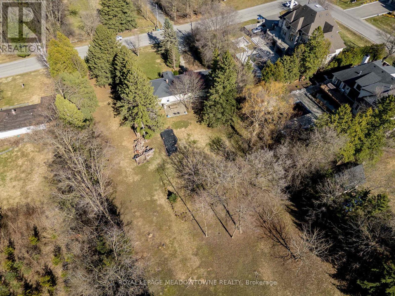 












208 MARTIN STREET

,
King,




Ontario
L7B1J5

