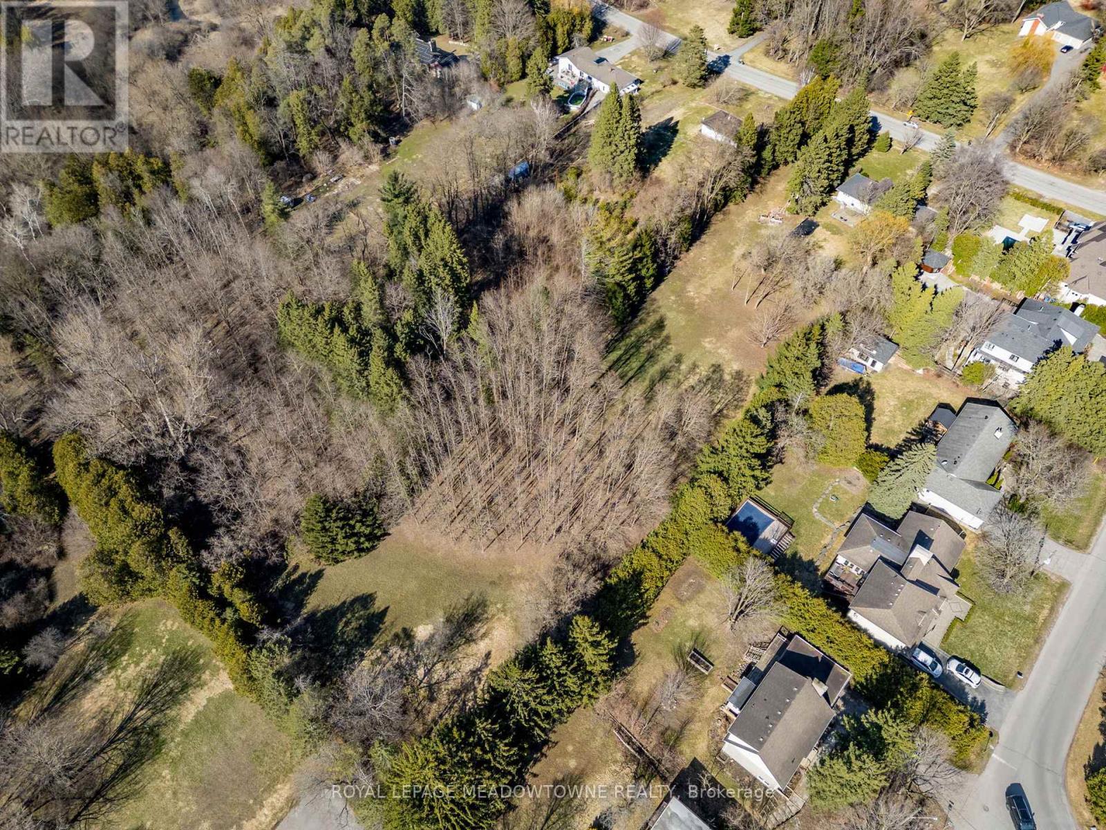 












208 MARTIN STREET

,
King,




Ontario
L7B1J5

