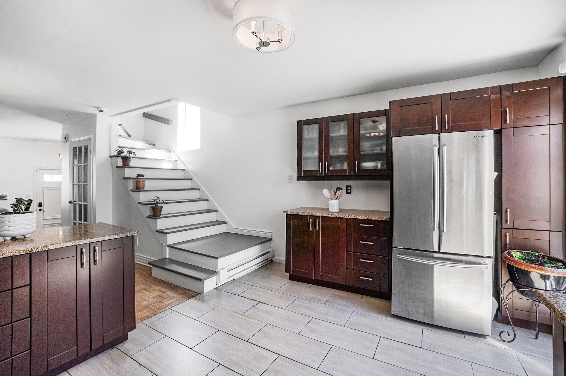 









8472


Rue Bellecombe

,
Laval (Auteuil),




QC
H7H2Z9

