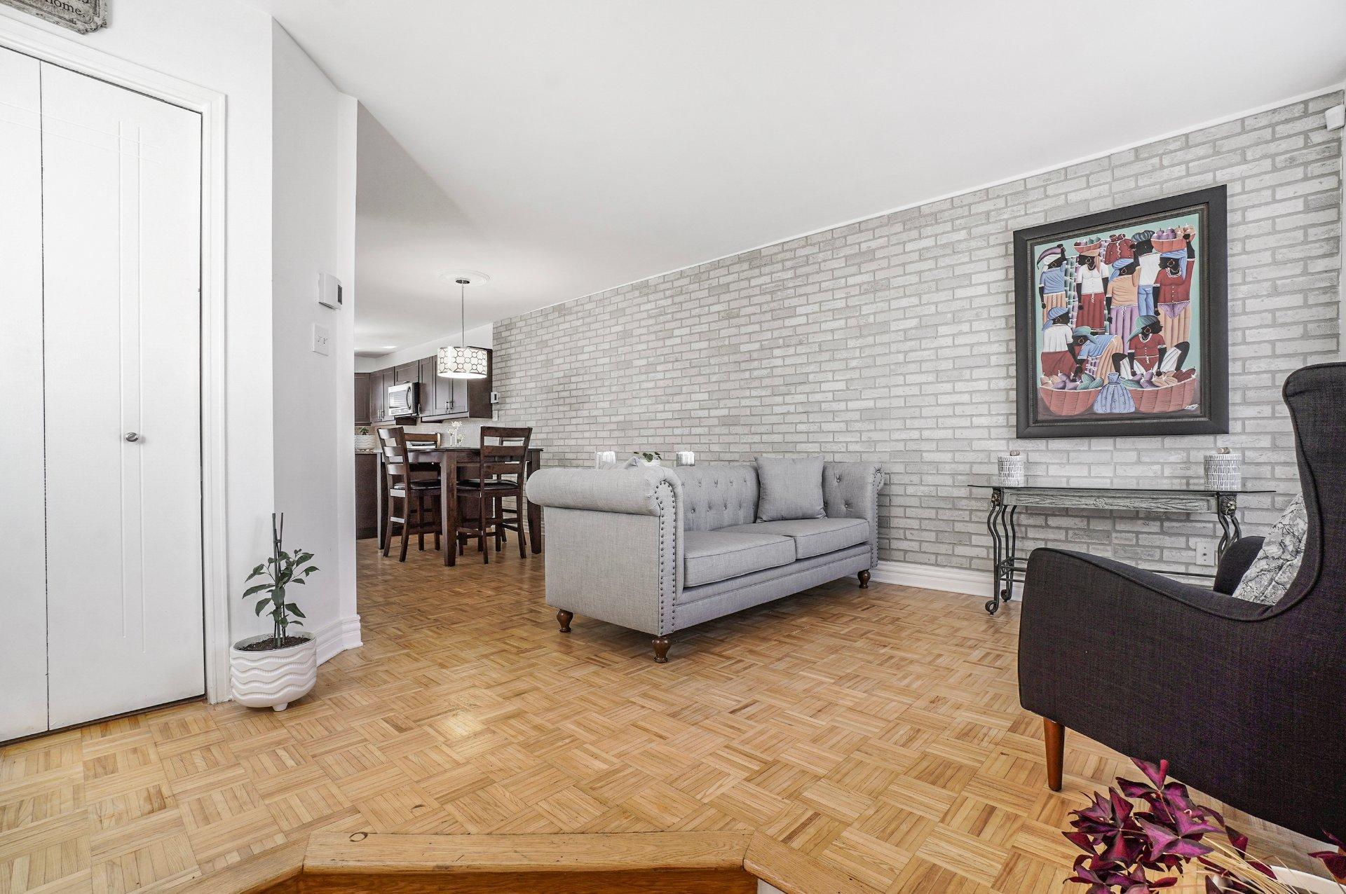 









8472


Rue Bellecombe

,
Laval (Auteuil),




QC
H7H2Z9

