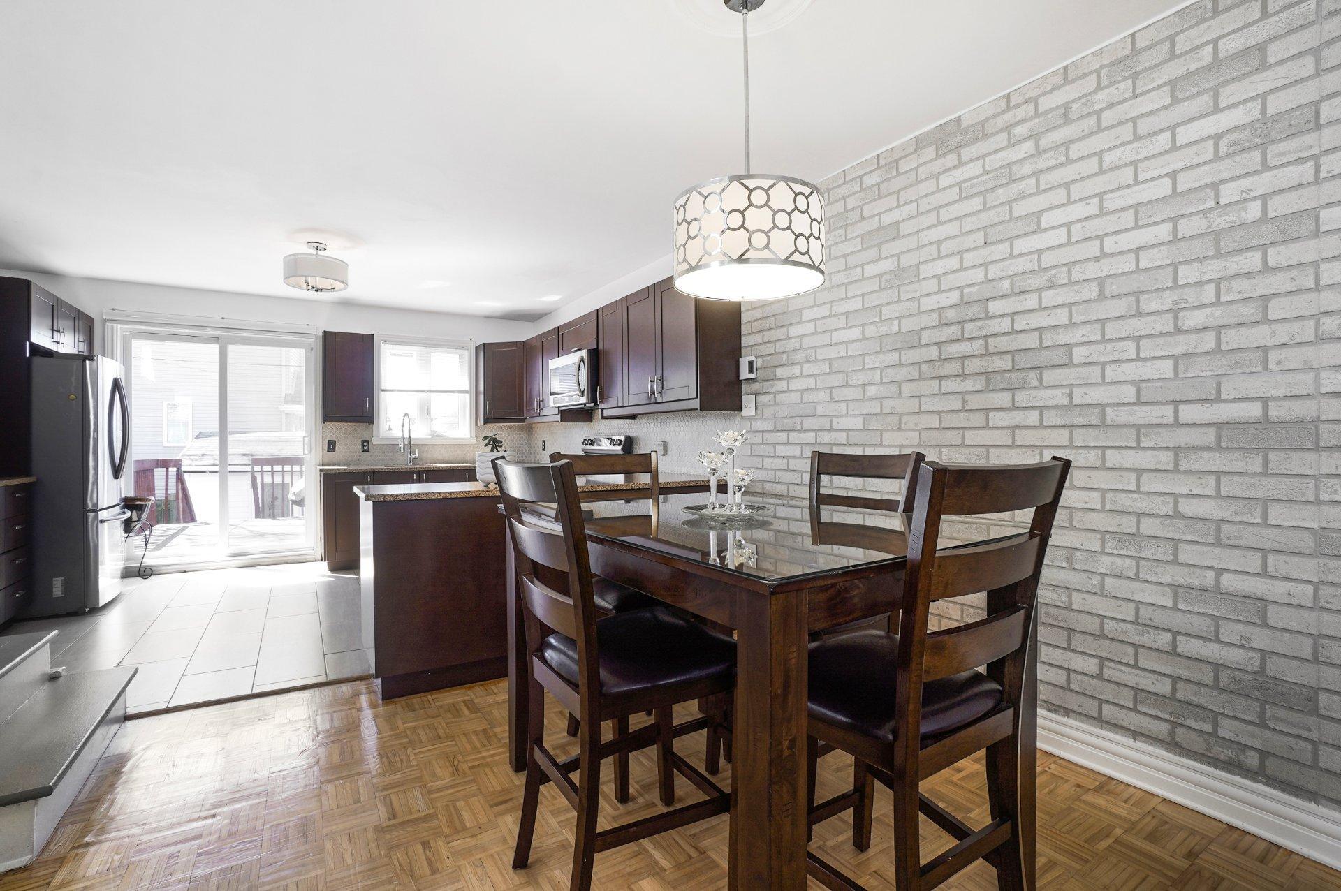 









8472


Rue Bellecombe

,
Laval (Auteuil),




QC
H7H2Z9

