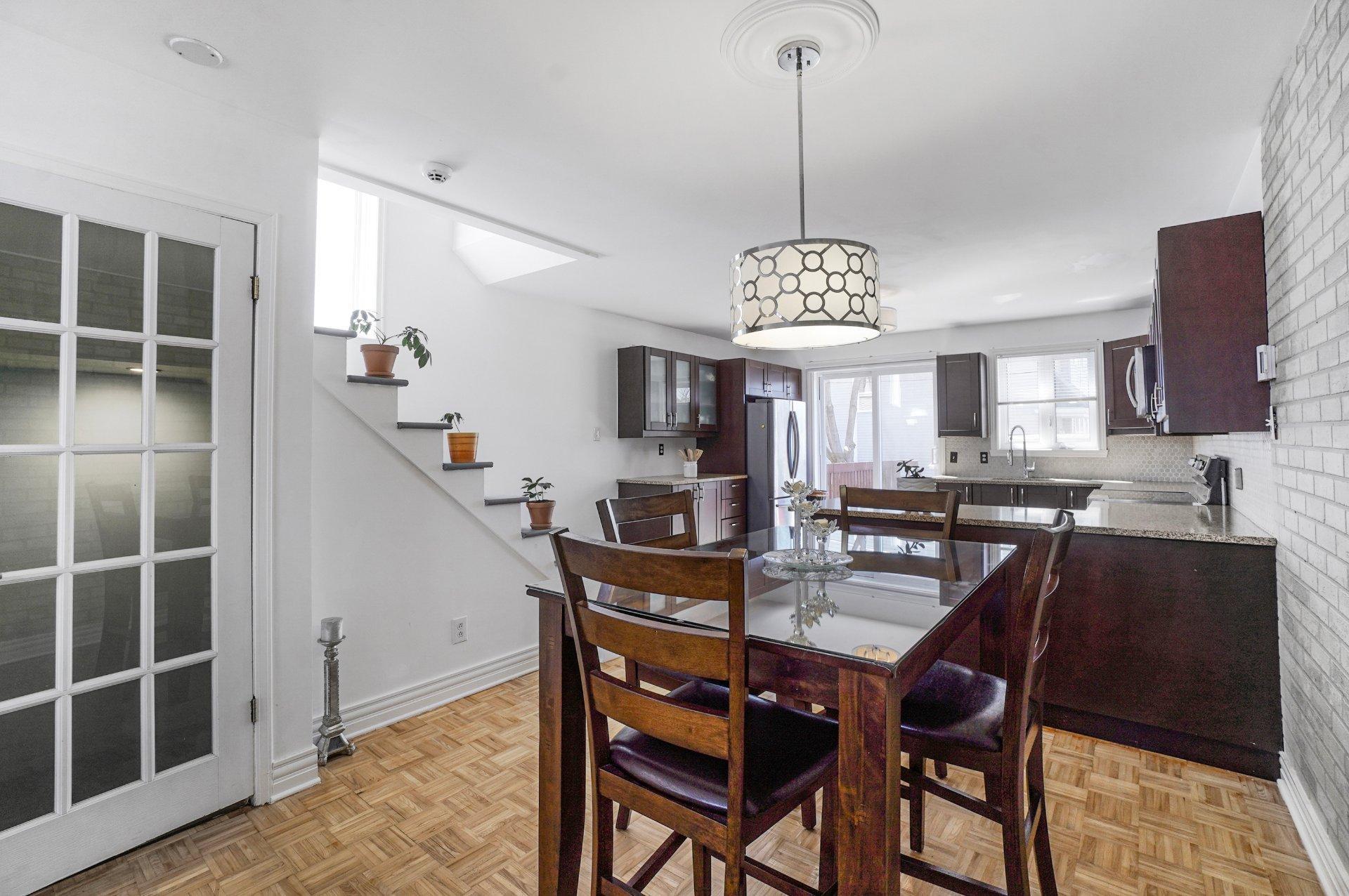 









8472


Rue Bellecombe

,
Laval (Auteuil),




QC
H7H2Z9

