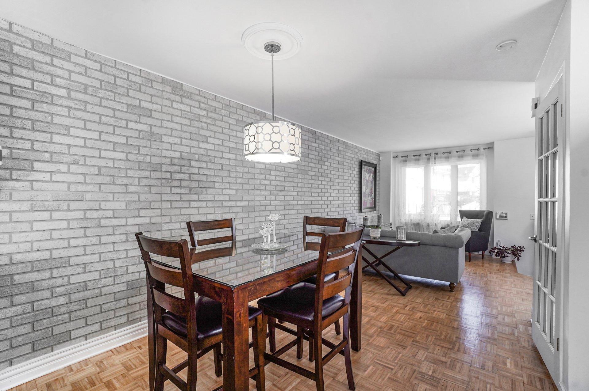 









8472


Rue Bellecombe

,
Laval (Auteuil),




QC
H7H2Z9

