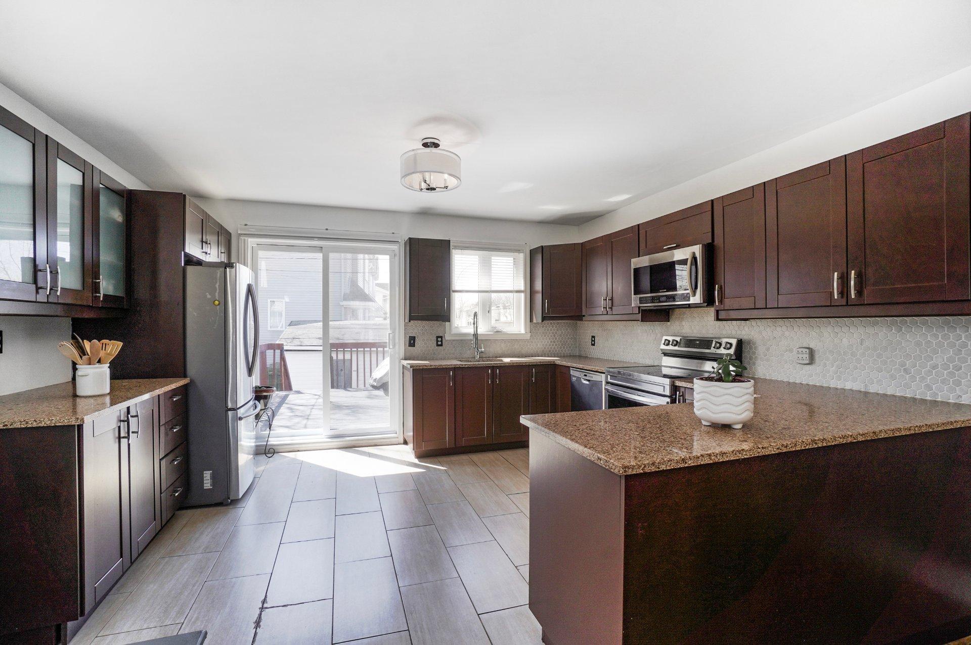 









8472


Rue Bellecombe

,
Laval (Auteuil),




QC
H7H2Z9

