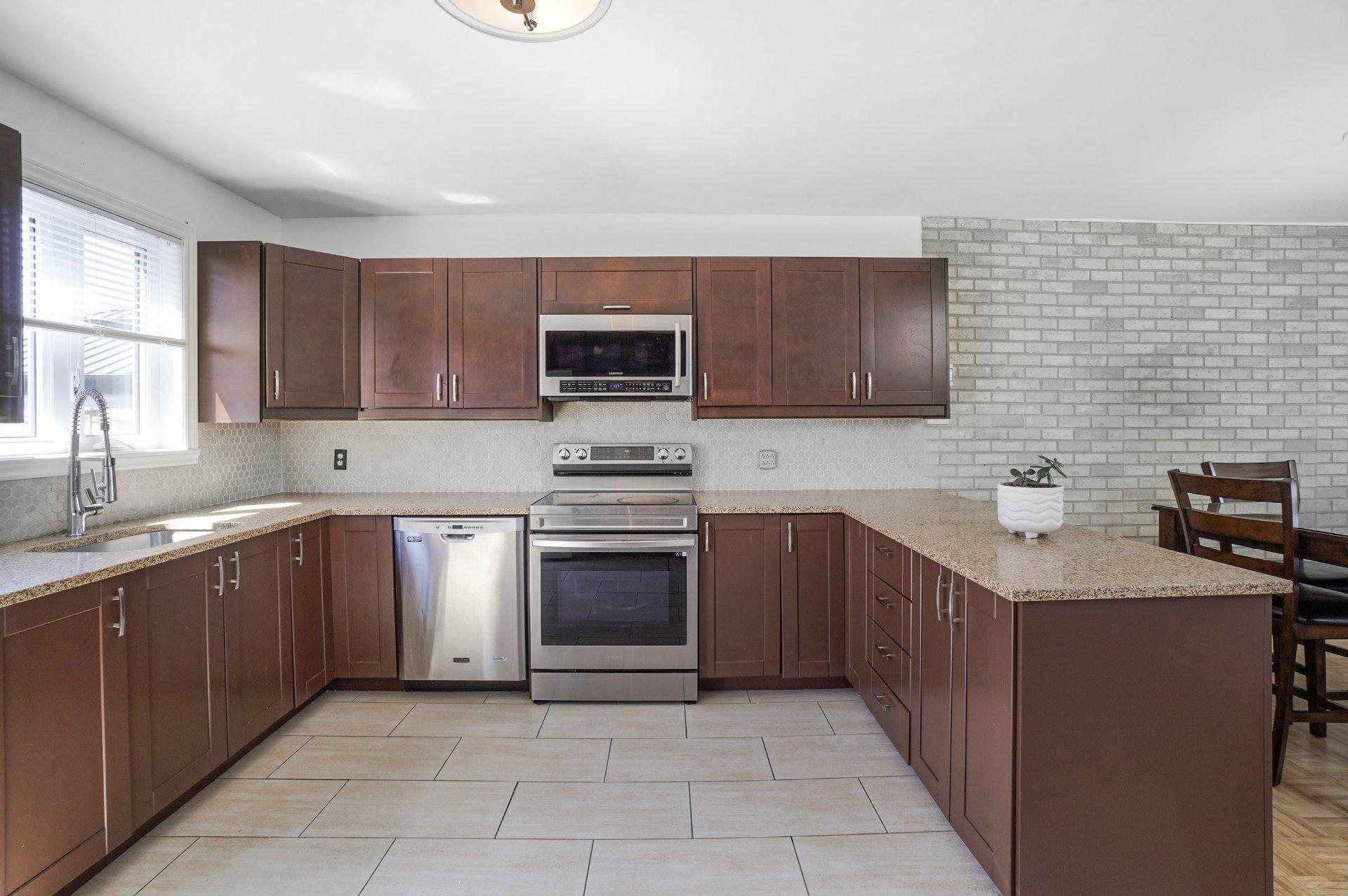 









8472


Rue Bellecombe

,
Laval (Auteuil),




QC
H7H2Z9

