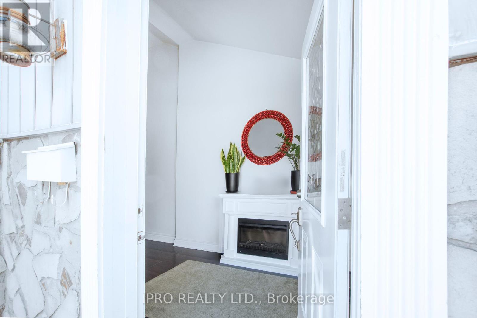 












153 GOULDING AVENUE

,
Toronto,




Ontario
M2M1L5

