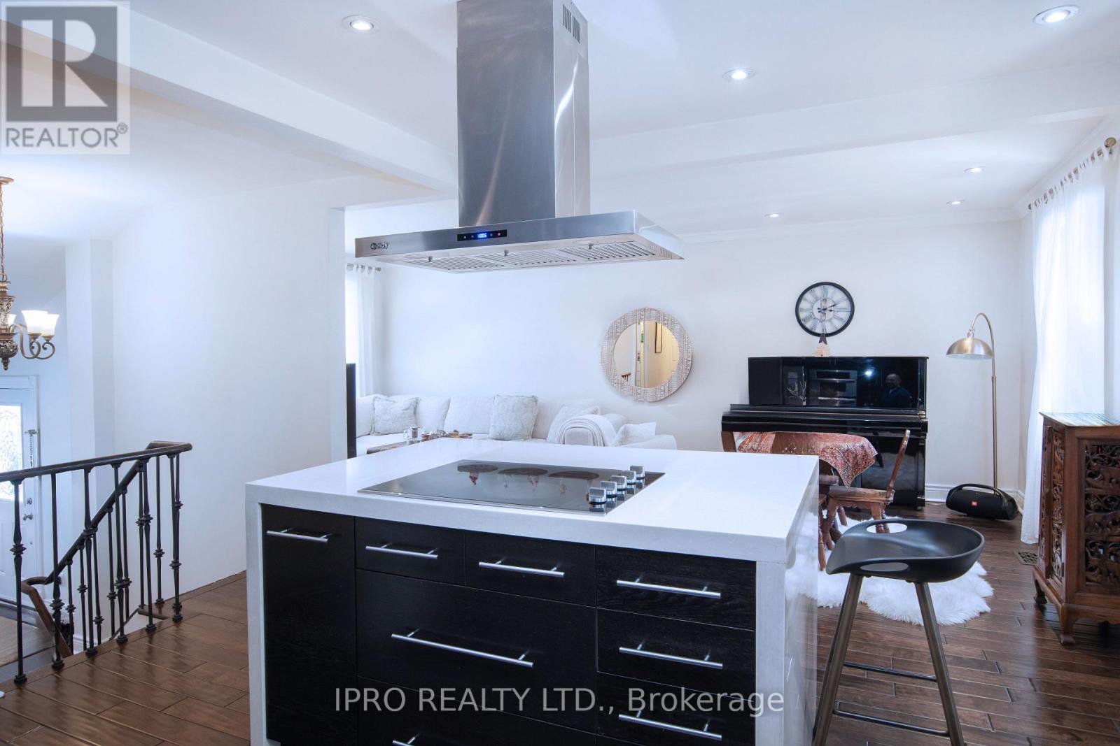 












153 GOULDING AVENUE

,
Toronto,




Ontario
M2M1L5

