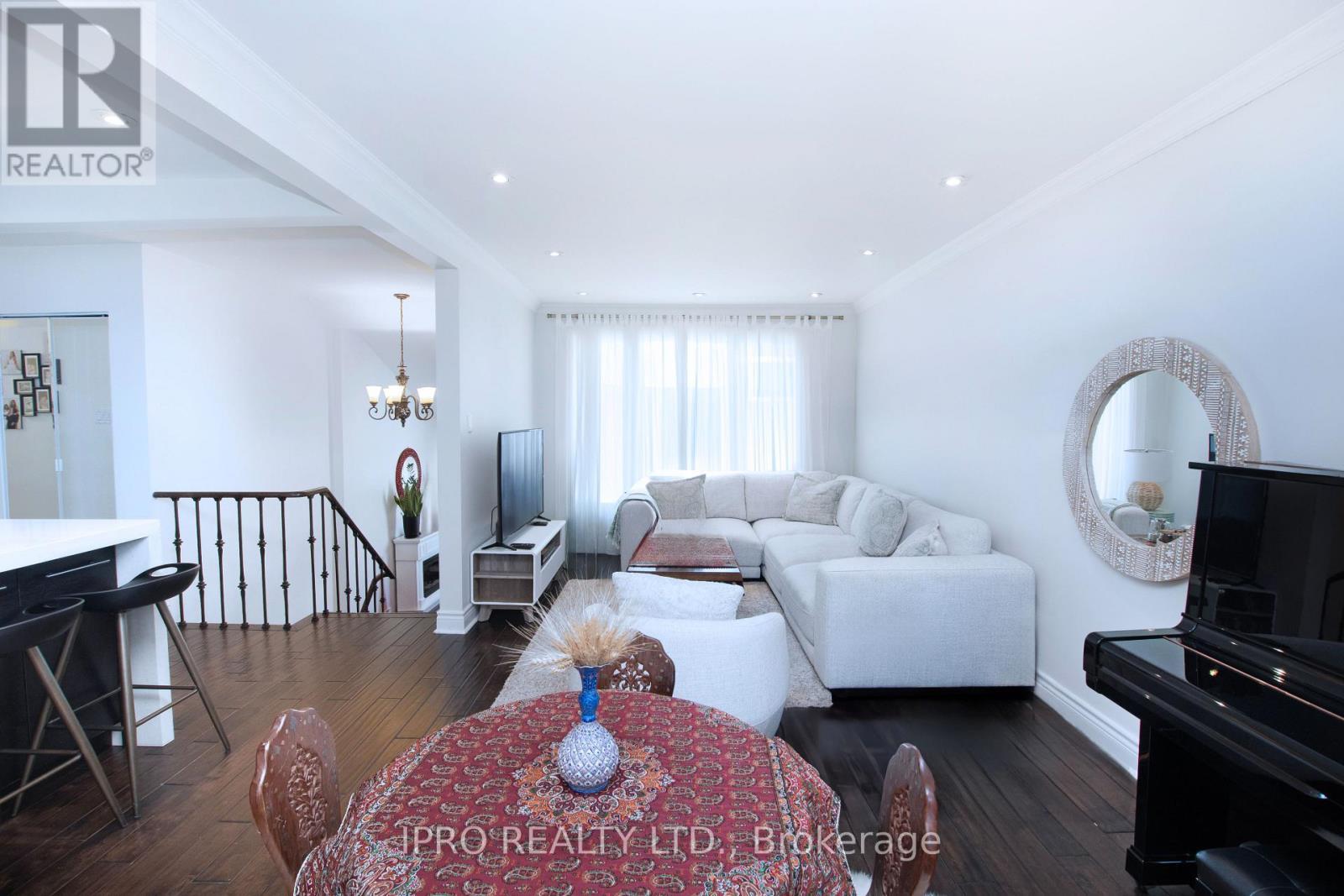 












153 GOULDING AVENUE

,
Toronto,




Ontario
M2M1L5

