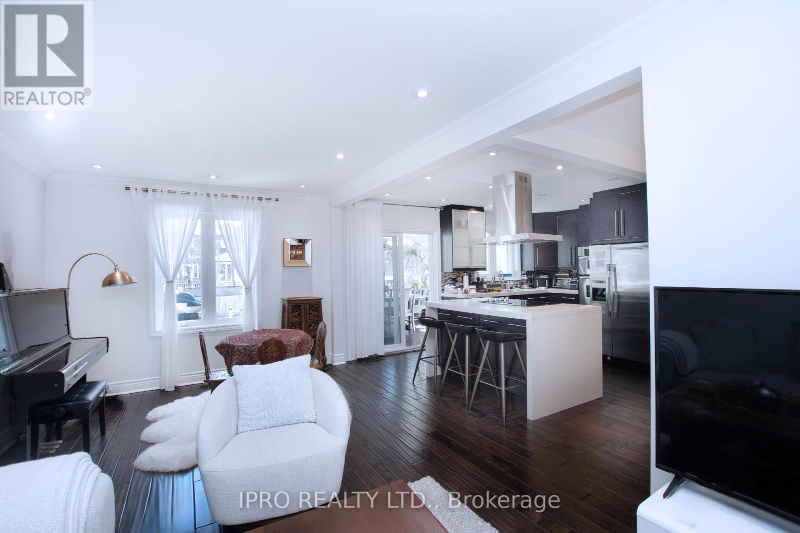 












153 GOULDING AVENUE

,
Toronto,




Ontario
M2M1L5


