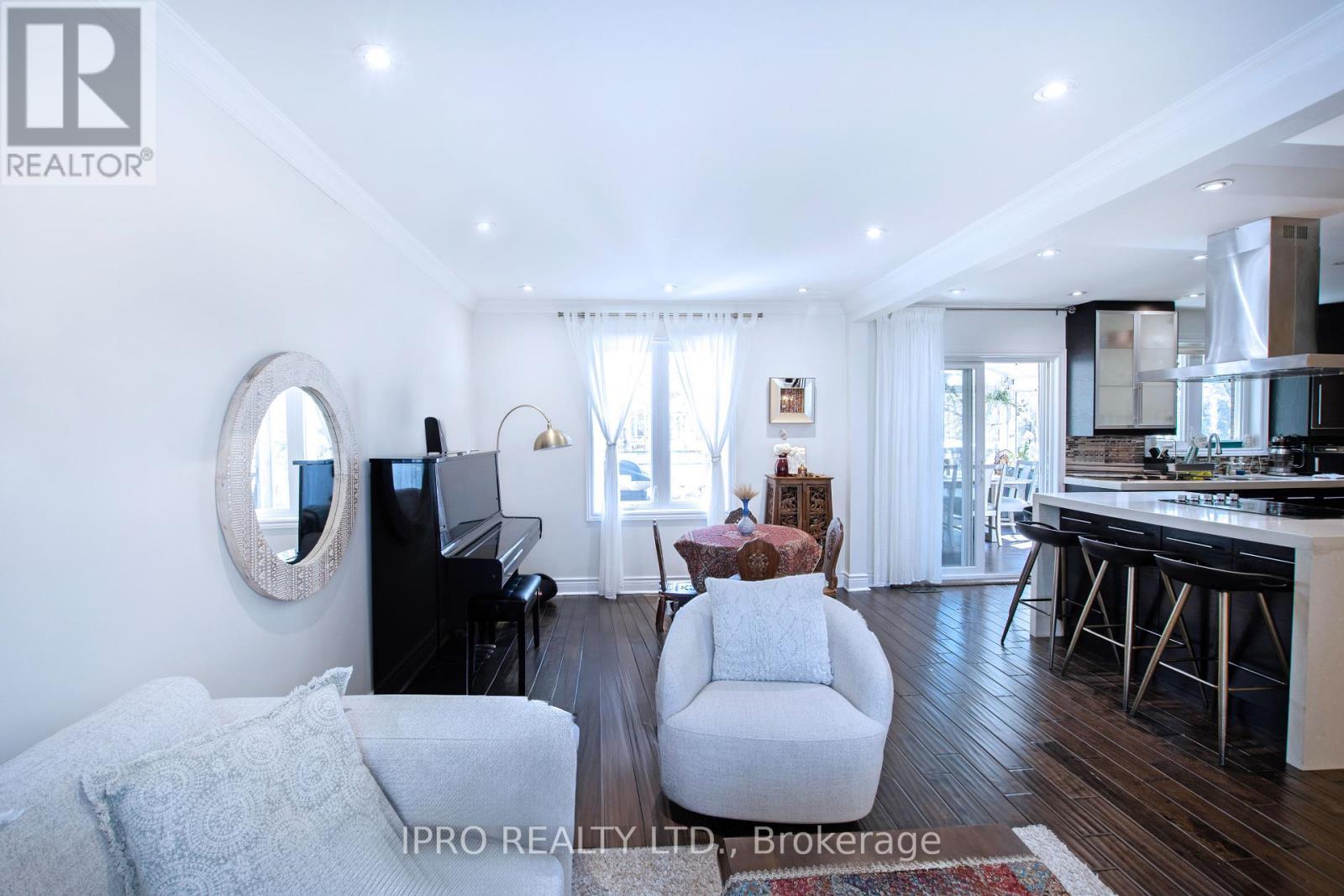 












153 GOULDING AVENUE

,
Toronto,




Ontario
M2M1L5

