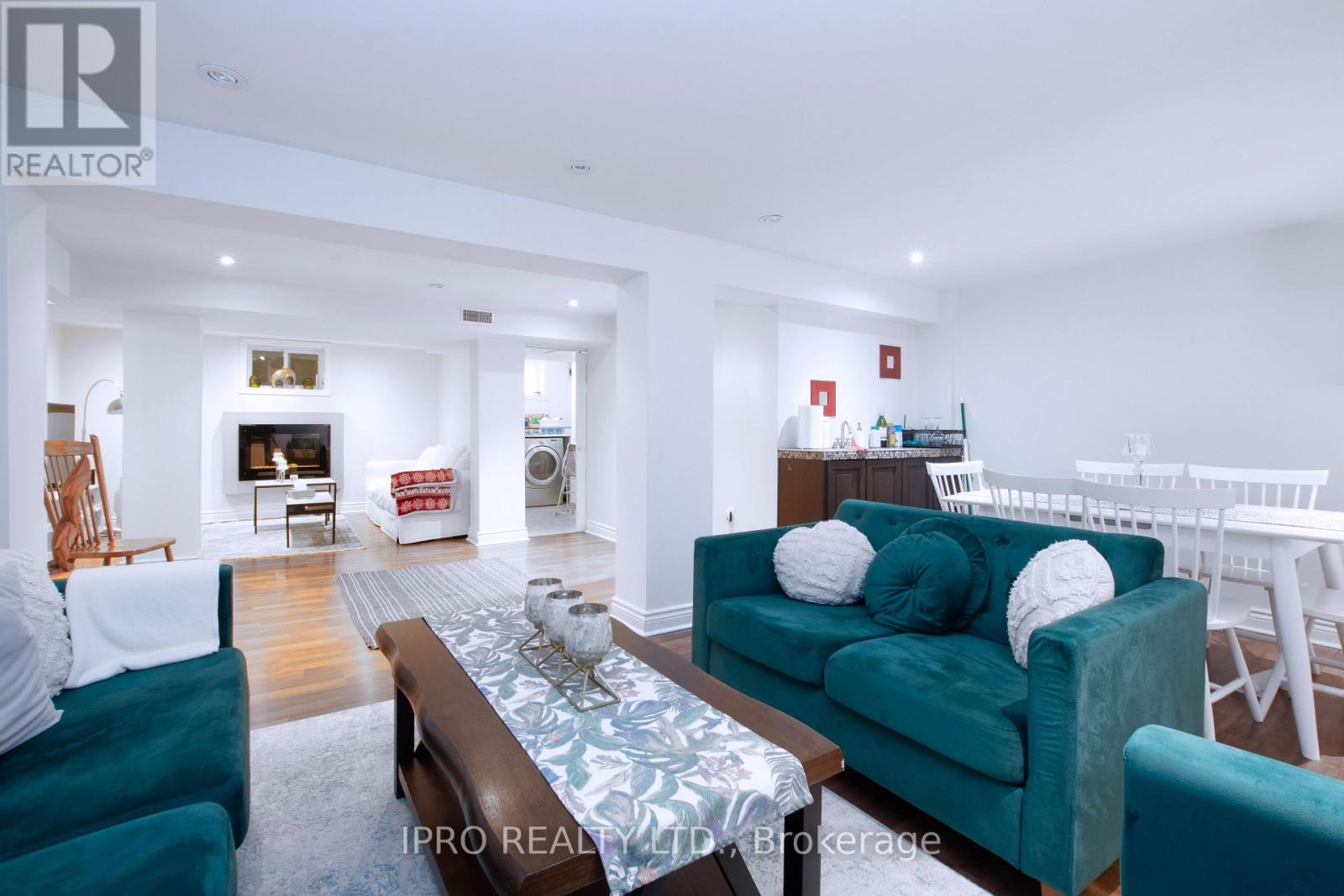












153 GOULDING AVENUE

,
Toronto,




Ontario
M2M1L5

