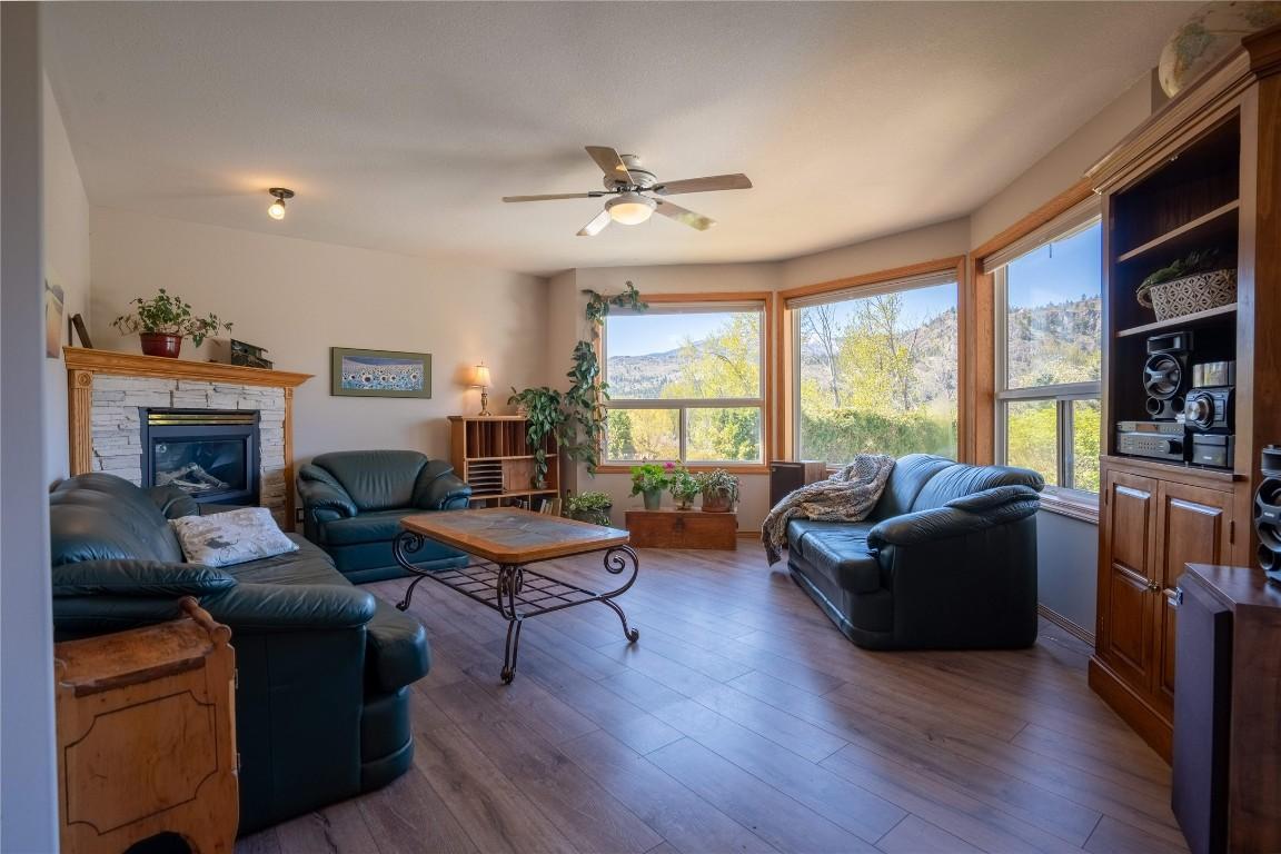 









101


McGowan

Road,
Oliver,




BC
V0H 1T2

