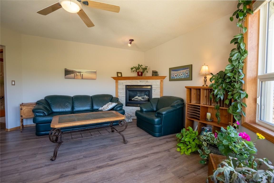 









101


McGowan

Road,
Oliver,




BC
V0H 1T2

