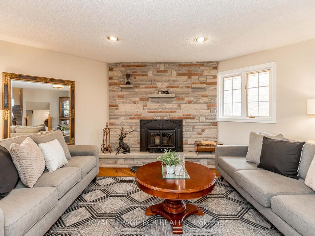 









2100


Davis

Drive West,
King,




ON
L3Y 4V9

