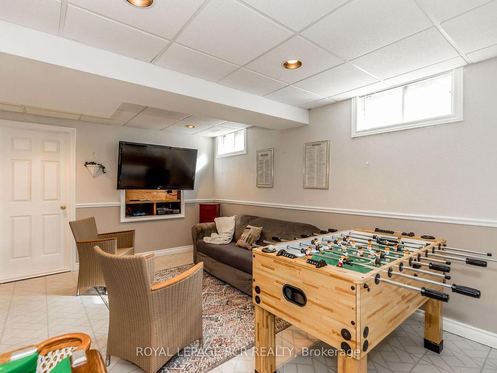 









2100


Davis

Drive West,
King,




ON
L3Y 4V9

