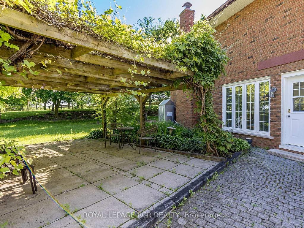 









2100


Davis

Drive West,
King,




ON
L3Y 4V9

