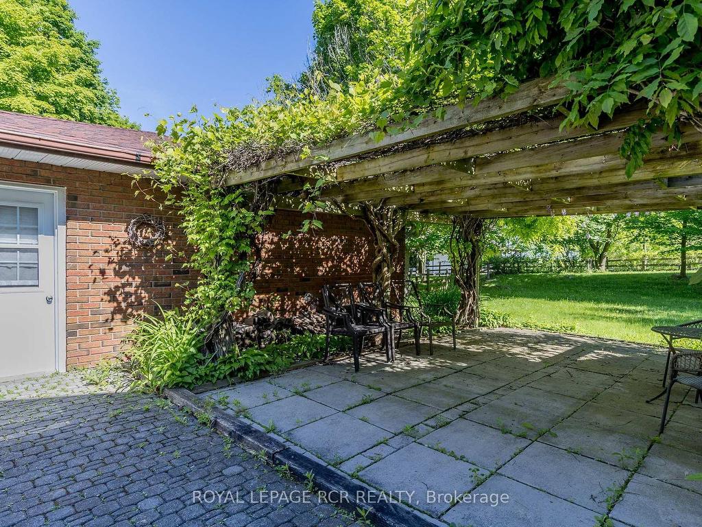 









2100


Davis

Drive West,
King,




ON
L3Y 4V9

