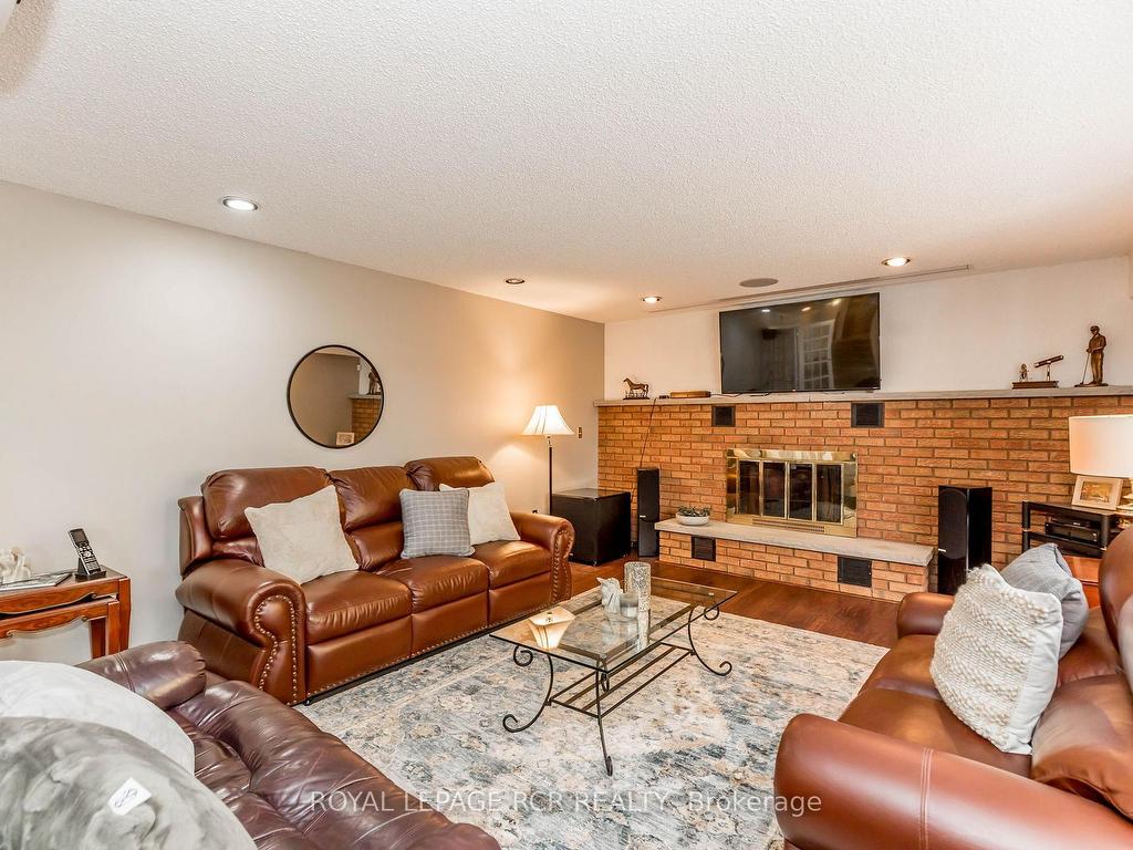 









2100


Davis

Drive West,
King,




ON
L3Y 4V9

