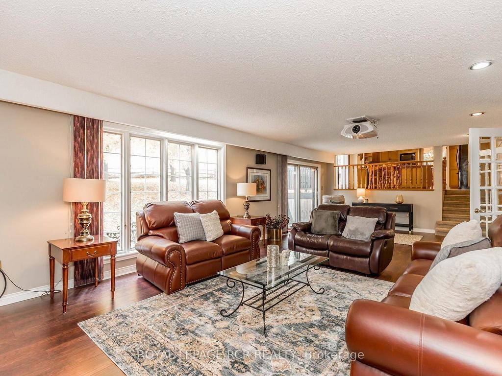 









2100


Davis

Drive West,
King,




ON
L3Y 4V9

