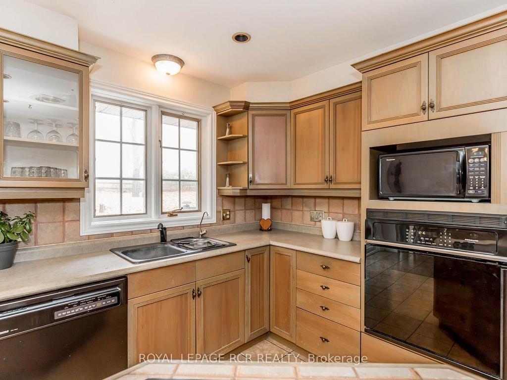 









2100


Davis

Drive West,
King,




ON
L3Y 4V9

