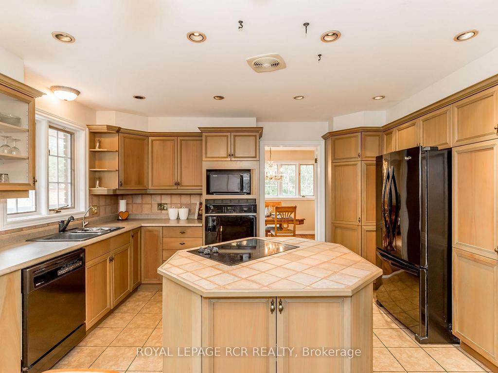









2100


Davis

Drive West,
King,




ON
L3Y 4V9

