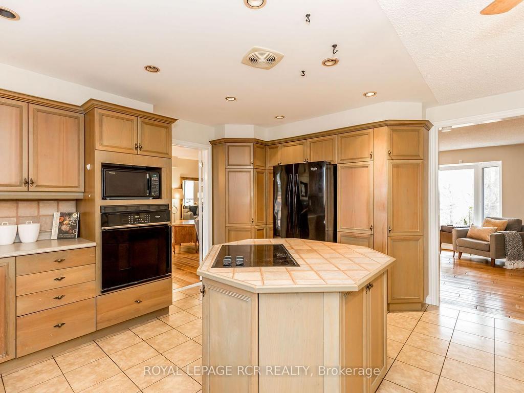 









2100


Davis

Drive West,
King,




ON
L3Y 4V9

