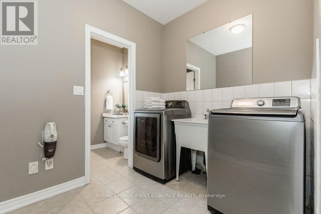 












31 VANDERPOST CRESCENT

,
Essa,




Ontario
L0L2N0

