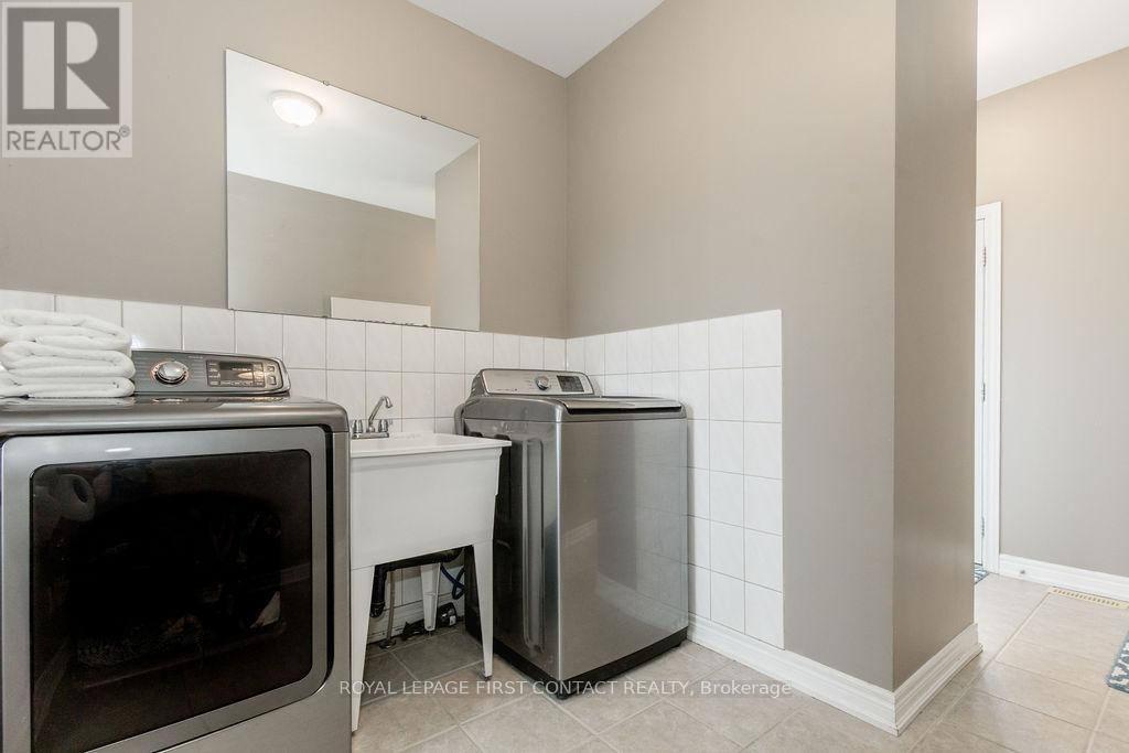 












31 VANDERPOST CRESCENT

,
Essa,




Ontario
L0L2N0

