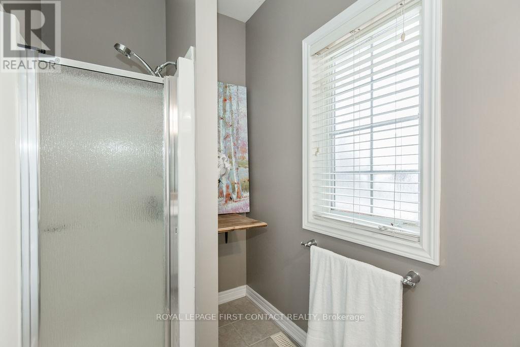 












31 VANDERPOST CRESCENT

,
Essa,




Ontario
L0L2N0

