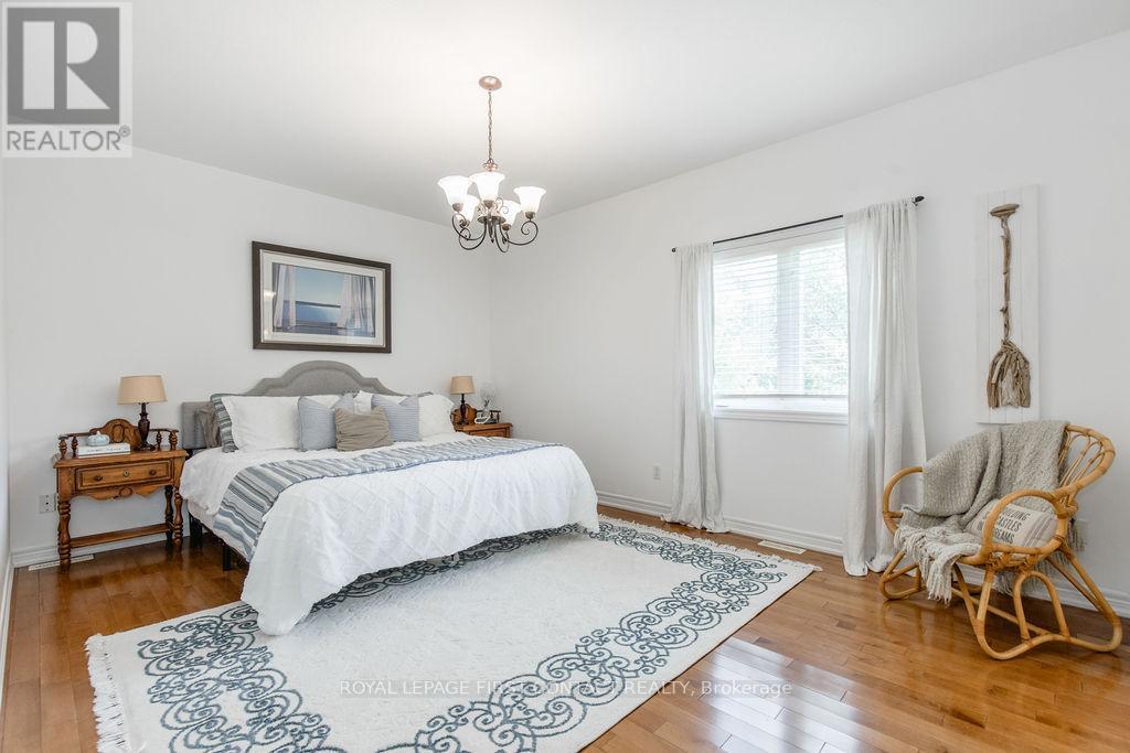 












31 VANDERPOST CRESCENT

,
Essa,




Ontario
L0L2N0

