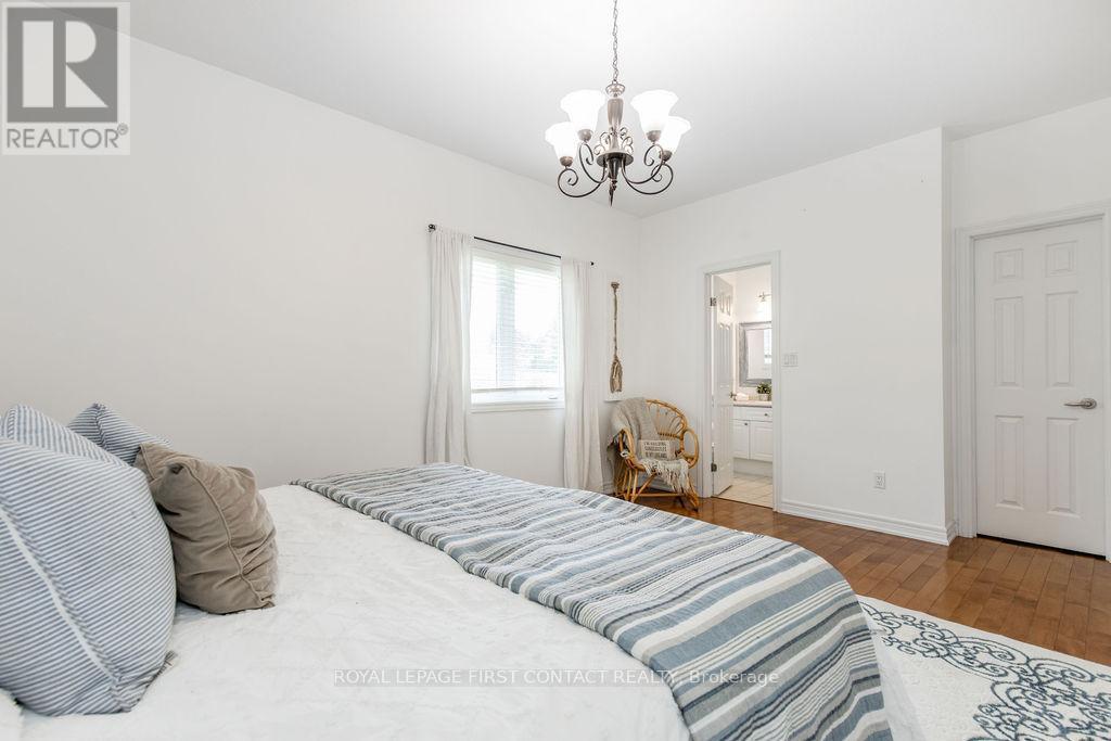 












31 VANDERPOST CRESCENT

,
Essa,




Ontario
L0L2N0

