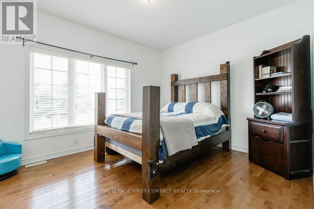 












31 VANDERPOST CRESCENT

,
Essa,




Ontario
L0L2N0

