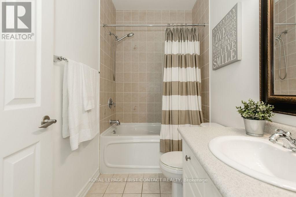 












31 VANDERPOST CRESCENT

,
Essa,




Ontario
L0L2N0

