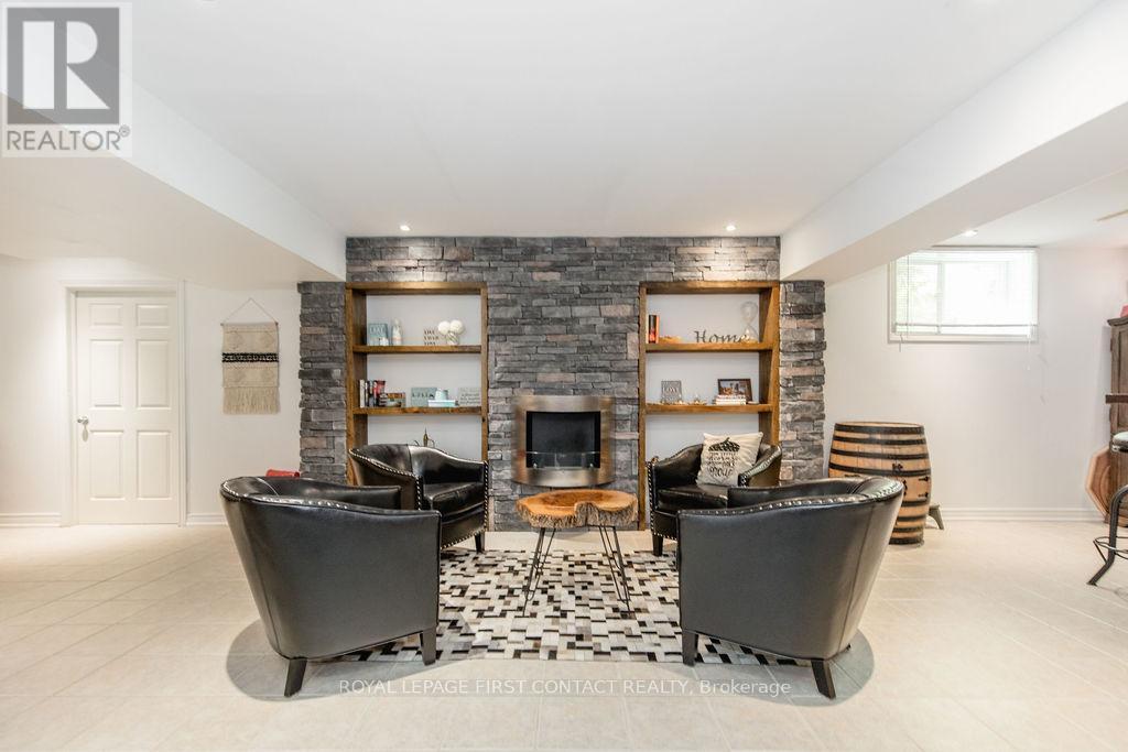 












31 VANDERPOST CRESCENT

,
Essa,




Ontario
L0L2N0

