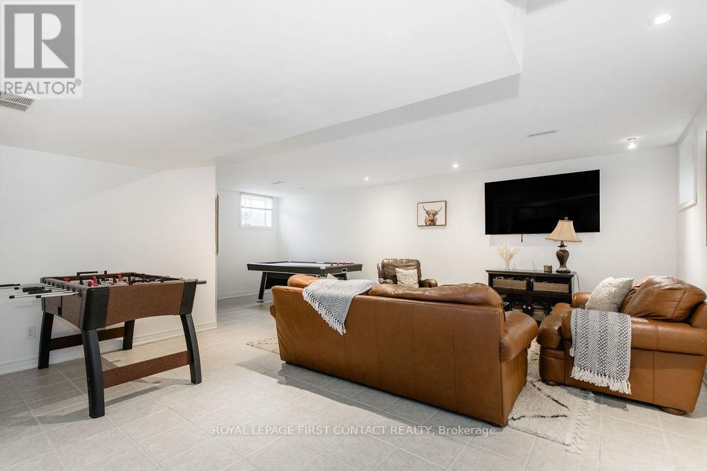 












31 VANDERPOST CRESCENT

,
Essa,




Ontario
L0L2N0

