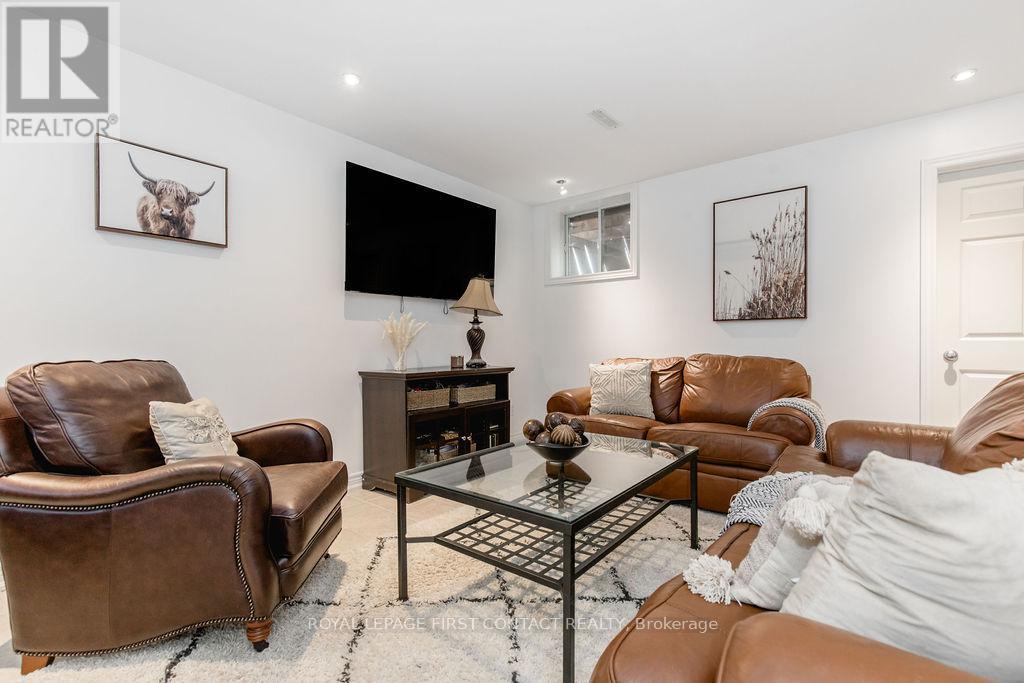 












31 VANDERPOST CRESCENT

,
Essa,




Ontario
L0L2N0

