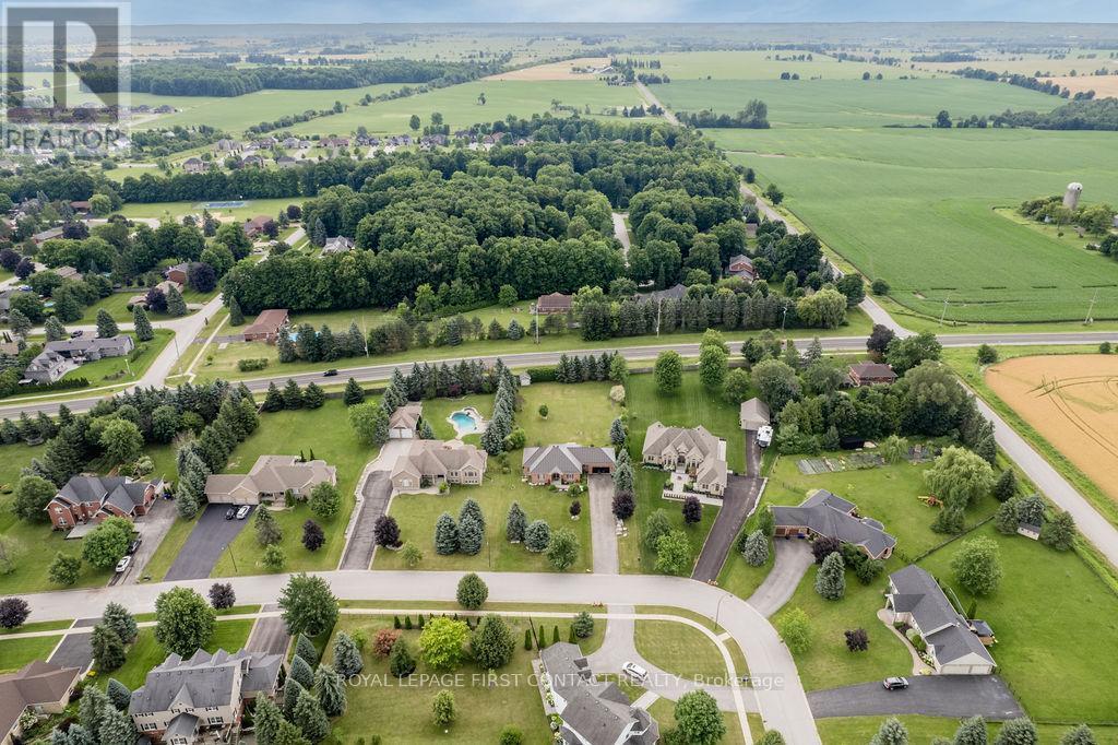 












31 VANDERPOST CRESCENT

,
Essa,




Ontario
L0L2N0

