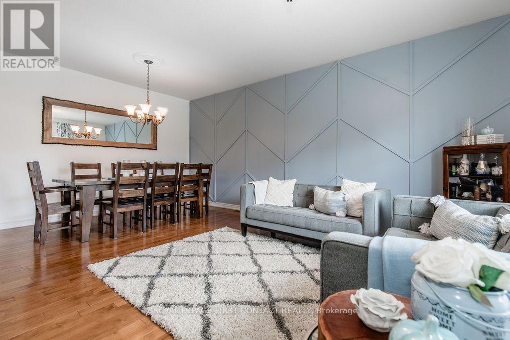 












31 VANDERPOST CRESCENT

,
Essa,




Ontario
L0L2N0

