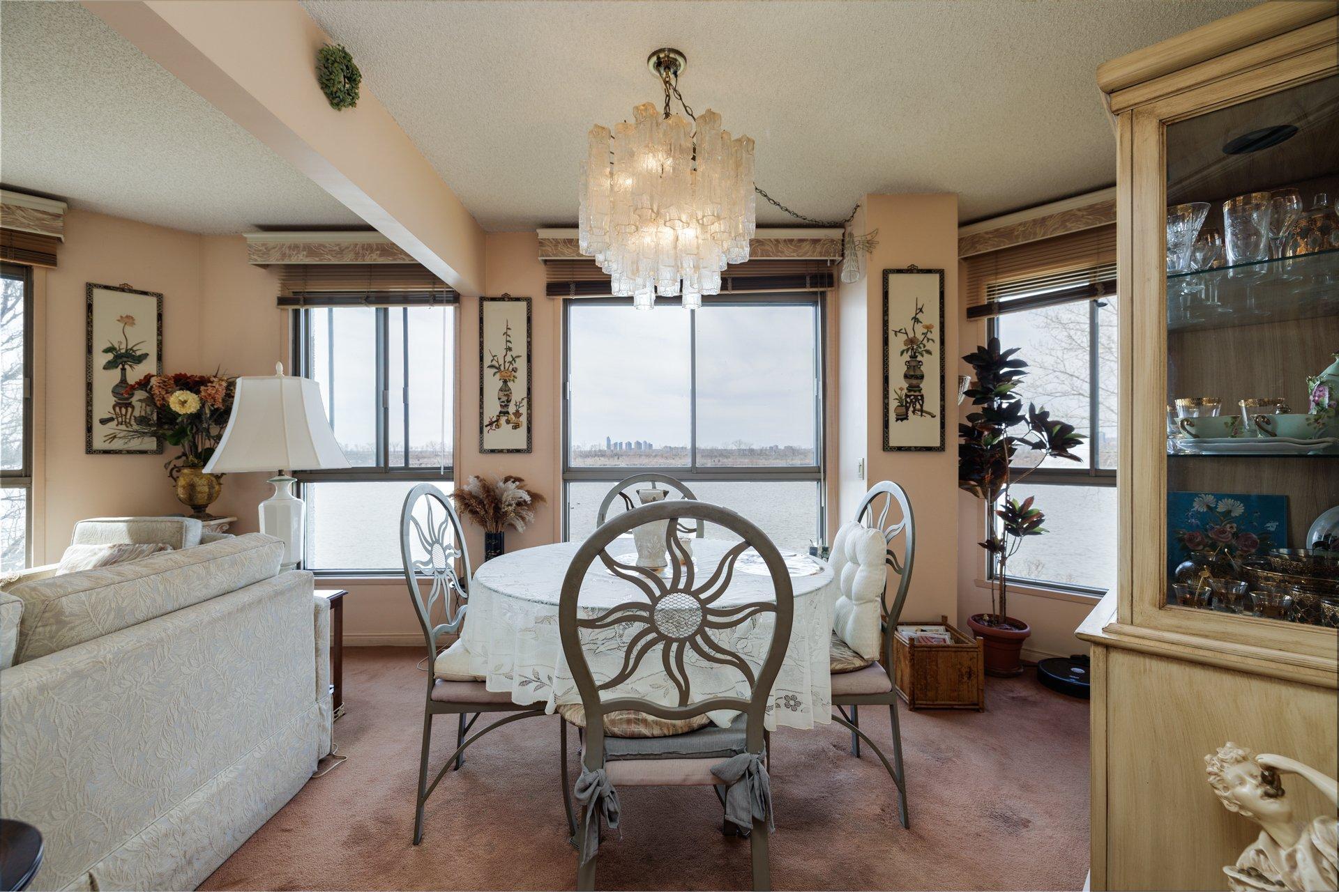 









8050


Boul. St-Laurent

, 202,
Brossard,




QC
J4X2P1

