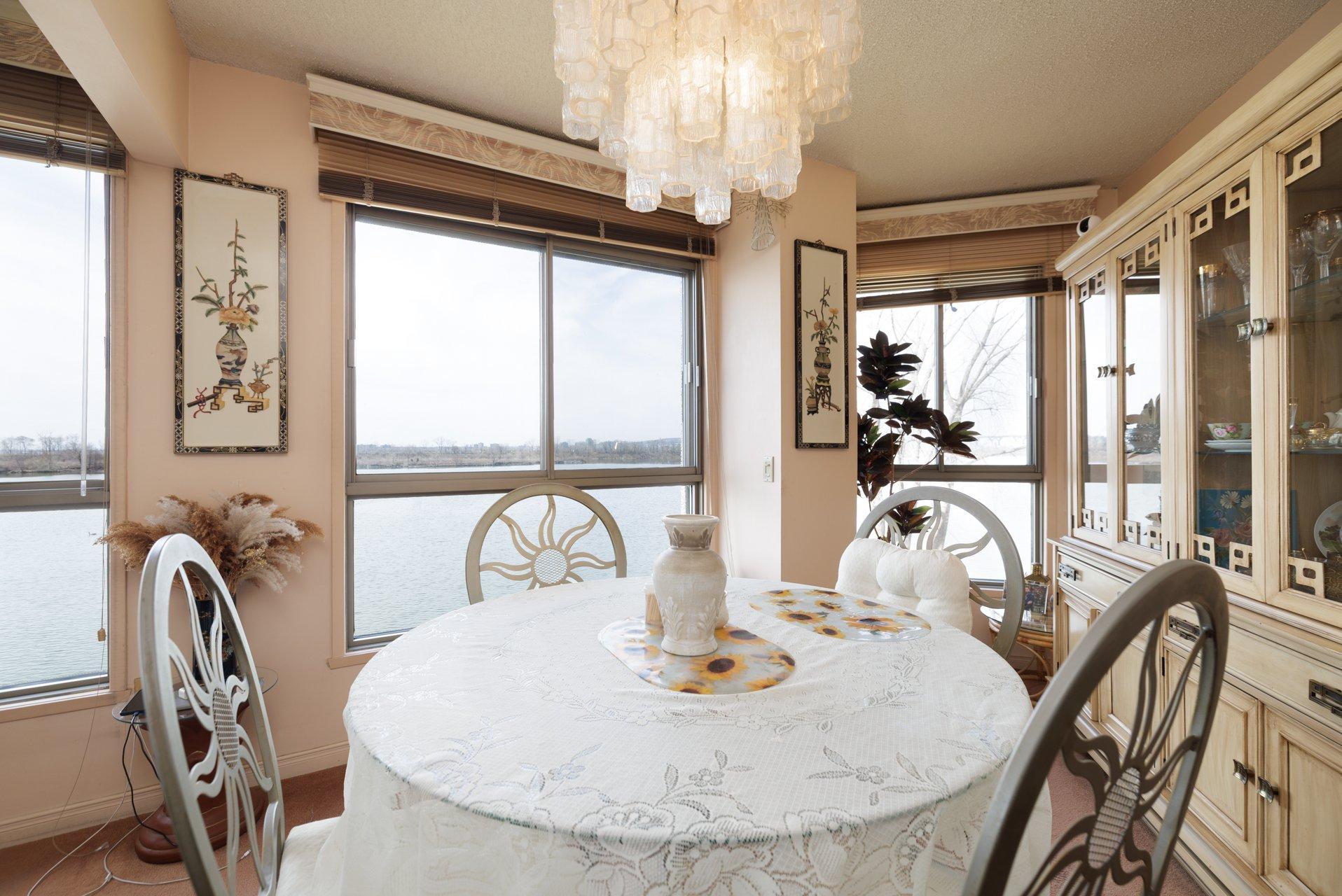 









8050


Boul. St-Laurent

, 202,
Brossard,




QC
J4X2P1

