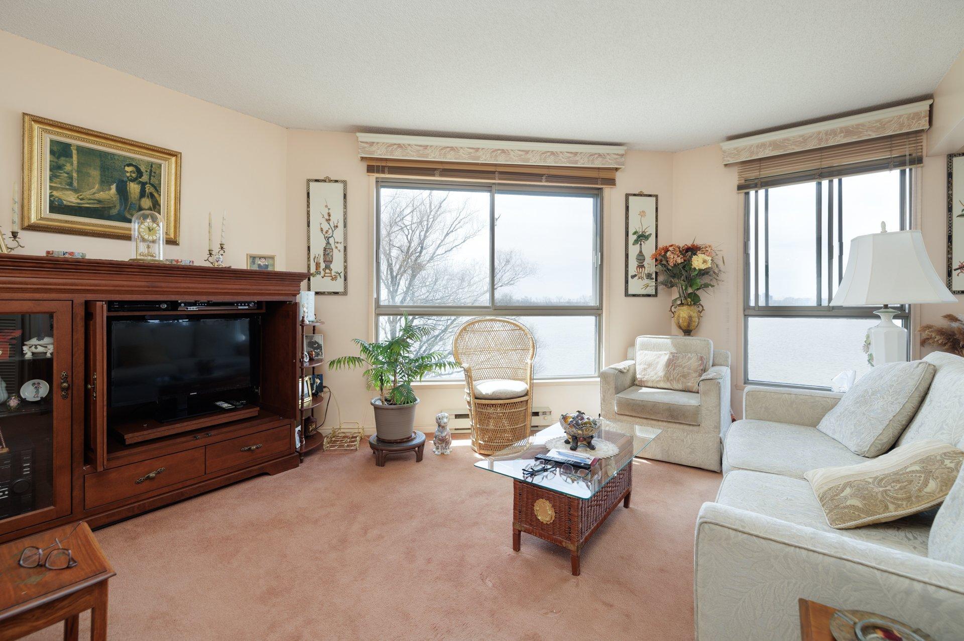 









8050


Boul. St-Laurent

, 202,
Brossard,




QC
J4X2P1


