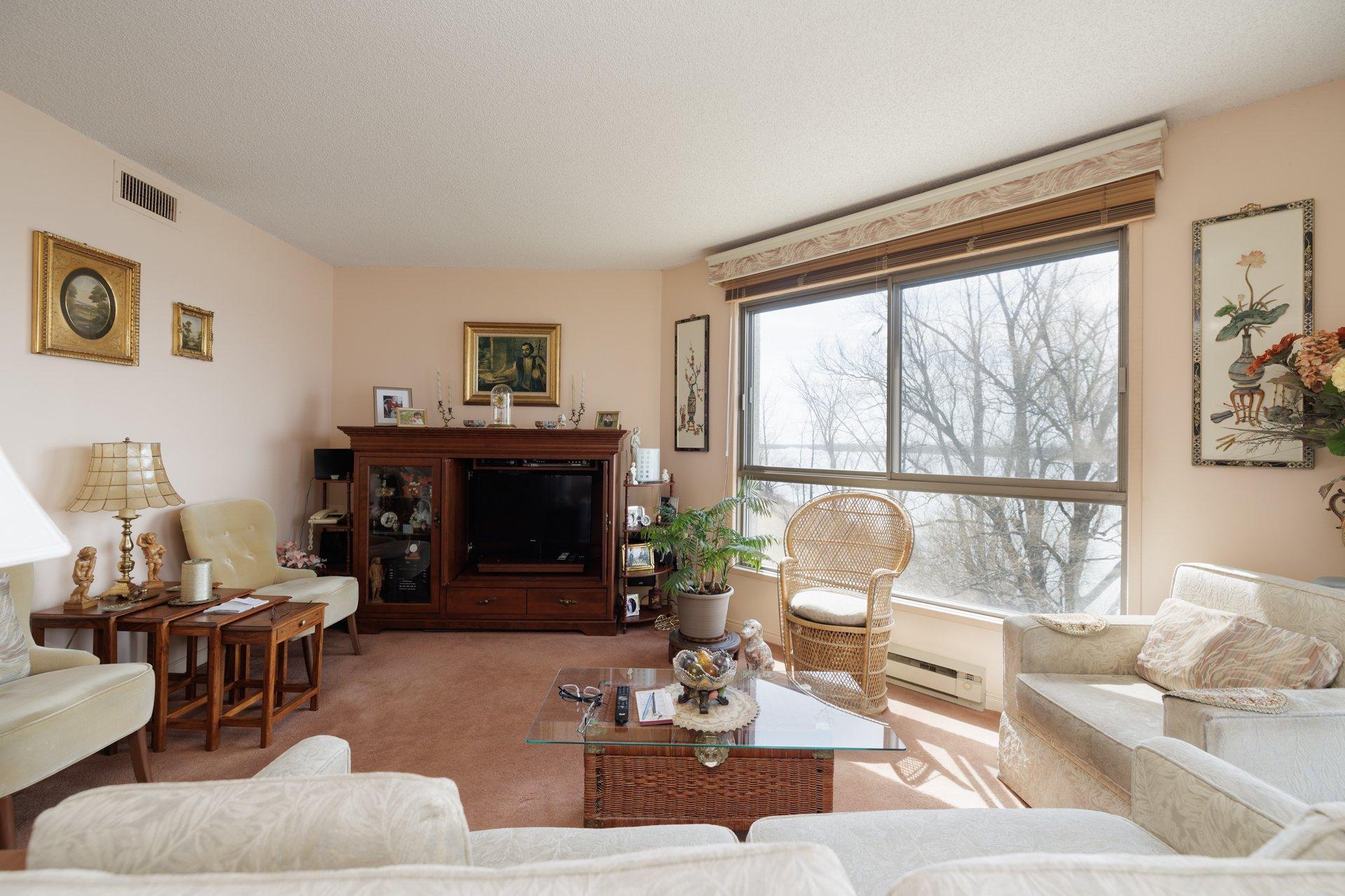 









8050


Boul. St-Laurent

, 202,
Brossard,




QC
J4X2P1


