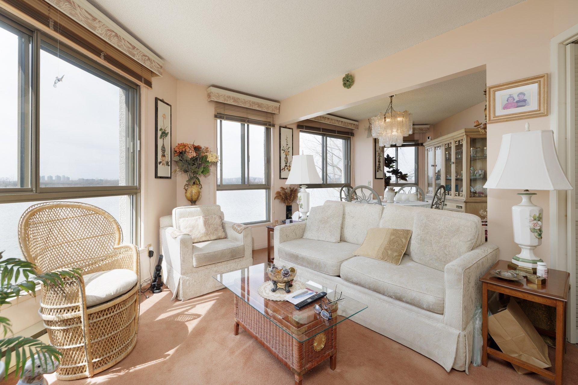 









8050


Boul. St-Laurent

, 202,
Brossard,




QC
J4X2P1


